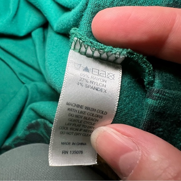 C Wonder Women’s Midi Emerald Green Leopard Dress With Pockets Pleats Size M - Picture 9 of 9